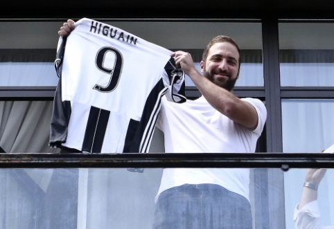 G. Higuainas: persikelti į "Juve" mane pastūmėjo "Napoli" prezidentas