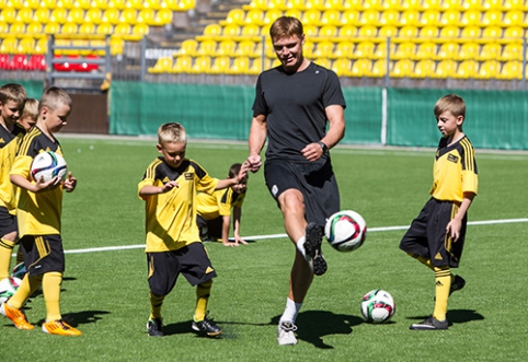 Vilniuje vyks išskirtinė stovykla „Pažink su futbolu“ (VIDEO)