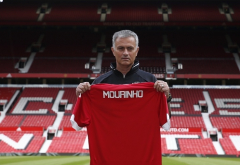 Pristatytos "Manchester United" namų aprangos (VIDEO)