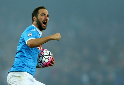 "Napoli" prezidentas: Higuaino persikėlimas į "Juvę" išduotų klubą