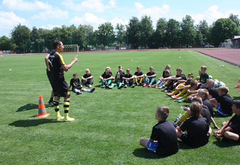 Jaunieji futbolininkai klausė Dortmundo "Borussia" specialisto patarimų