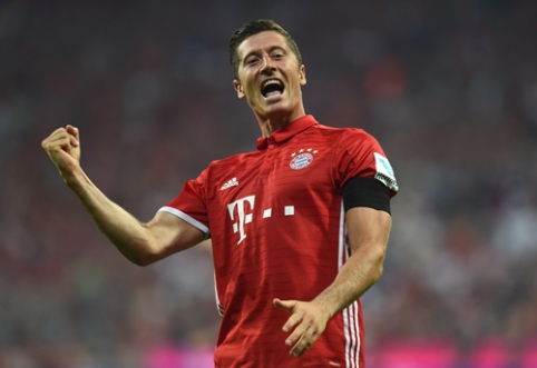 Vokietijos pirmenybės prasidėjo R. Lewandowskio "hat-tricku" ir triuškinančia "Bayern" pergale (VIDEO)