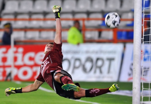 Praleistas vienas gėdingiausių įvarčių futbolo istorijoje (VIDEO)