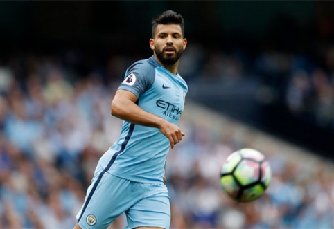 "Man City" patyrė smūgį - miesto derbyje negalės žaisti S.Aguero