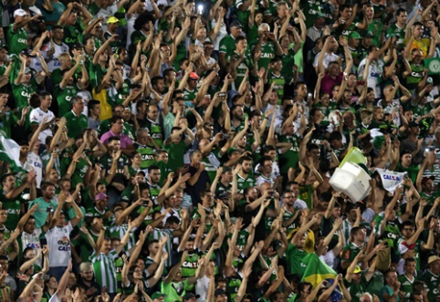 Futbolo pasaulis gedi: brazilų "Chapecoense" klubas pateko į lėktuvo avariją (FOTO)