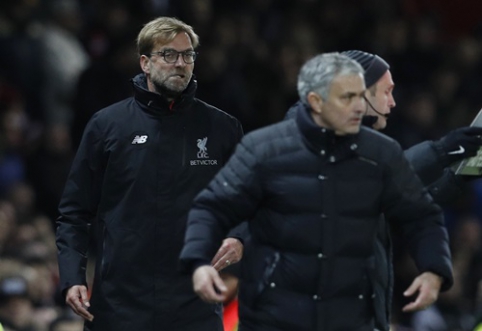 Pamatykite: įsiutęs J. Kloppas užsipuolė J. Mourinho (VIDEO)