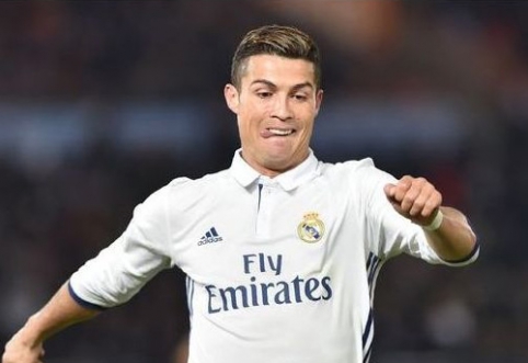 Treniruotėje C.Ronaldo pasirodė su naujos spalvos sportbačiais (FOTO)