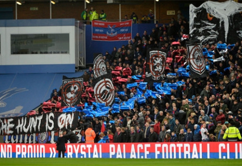 "Crystal Palace" fanai per klaidą ištepliojo savo komandos autobusą (FOTO)