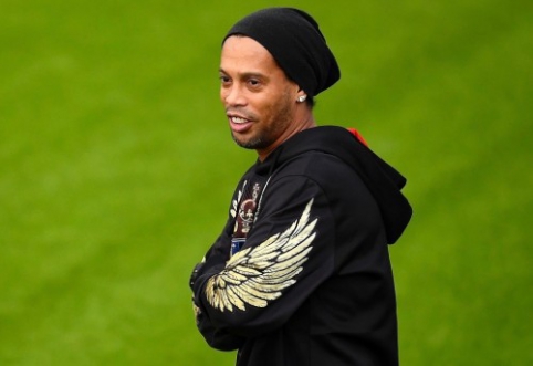 Oficialu: Ronaldinho grįžta į "Barcelona"