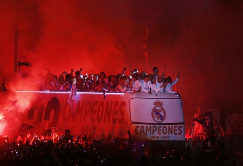 Po triumfo Malagoje - "Real" ekipos linksmybės savo sirgalių akivaizdoje (VIDEO, FOTO)