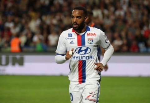 A. Lacazette'as prakalbo apie galimybę keltis į "Atletico"