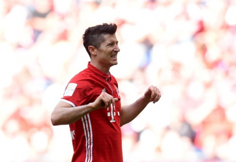 R. Lewandowskis kaltino komandos draugus dėl nelaimėto "Bundesliga" auksinio batelio