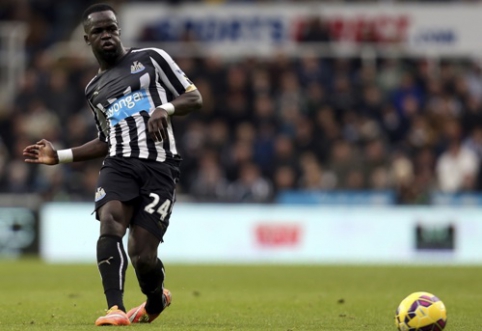 Futbolo pasaulis gedi netikėtai mirusio C. Tiote