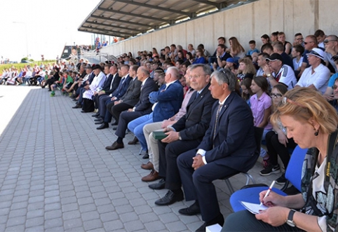 Molėtuose atidarytas milijono eurų vertės stadionas (FOTO)