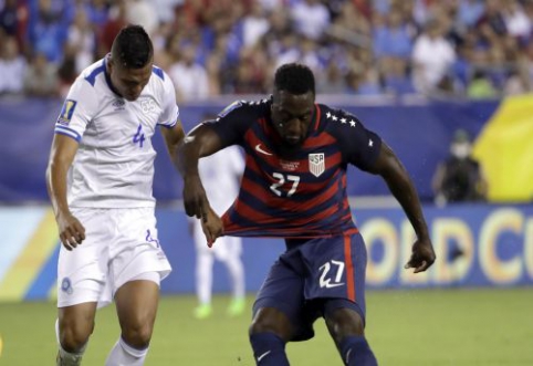 Suspenduoti Salvadoro futbolininkai, kurie įkando amerikiečiams (VIDEO)