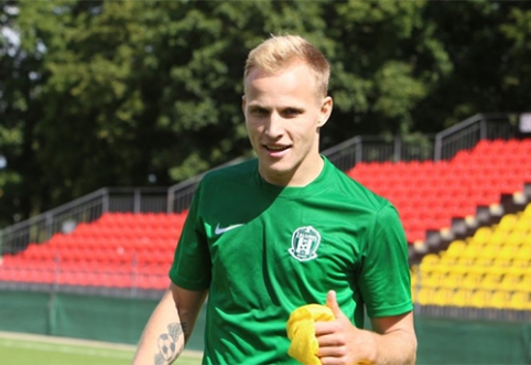 V.Dambrauskas svarsto, ar sukirsti rankomis su "Concord Rangers" žaidusiu lietuviu