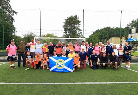 Škotijos fanai solidžiai parėmė vargingai gyvenantį Lietuvos jaunimą