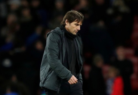 A. Conte ateitis Londone pakibo ant plauko