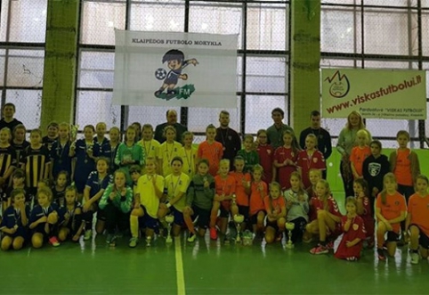 Vakarų Lietuvoje bandoma kelti mergaičių futbolo lygį