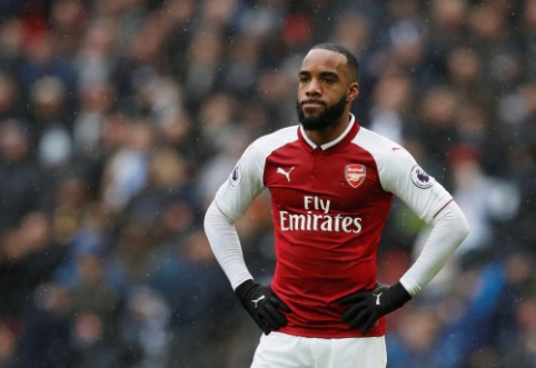 A. Lacazette'as nežais daugiau nei mėnesį