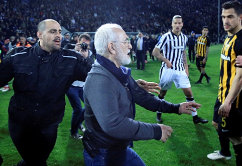 PAOK savininkas ginklu grasino nušauti rungtynių teisėją