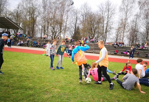 Marijampolėje 200 moksleivių subūrė WU17 čempionato futbolo festivalis (VIDEO)