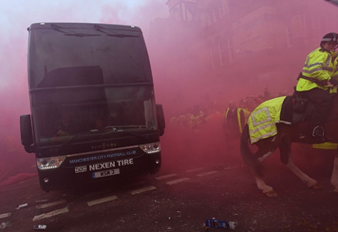 UEFA pradėjo tyrimą dėl užpulto "Man City" autobuso (VIDEO)