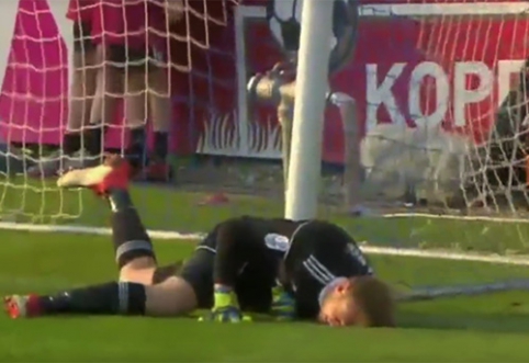 Čekijoje vartininkas sulaužė vartų virpstą (atnaujintas VIDEO)