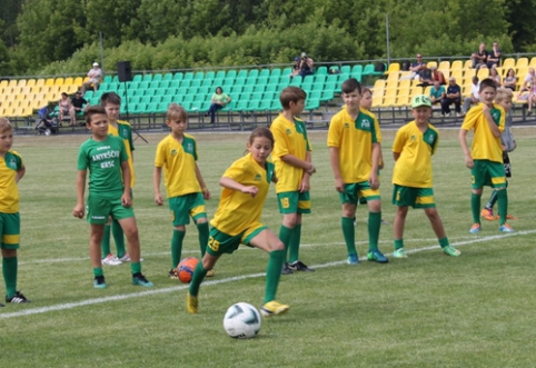 Atidarytas Anykščių miesto centrinis stadionas