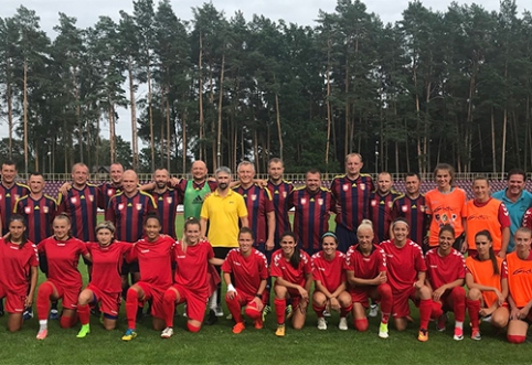 Stovykloje Alytuje Lietuvos čempionės išbandė jėgas su vietos veteranais