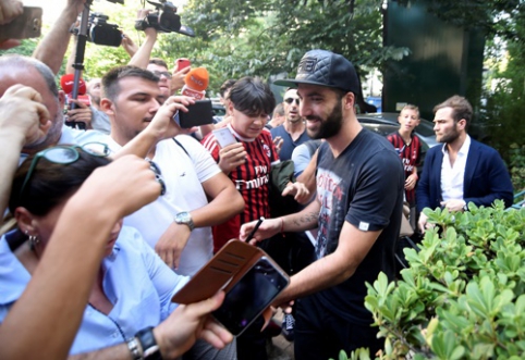 G. Higuainas atvyko į Milaną, L. Bonucci - į Turiną (VIDEO)