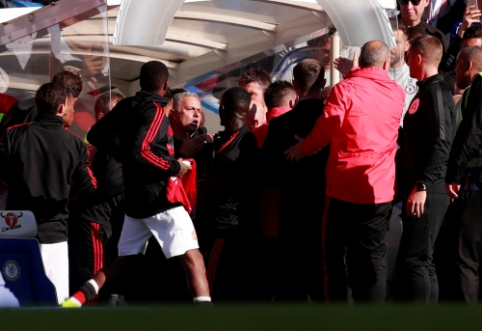 "Chelsea" išplėšė sensacingas lygiąsias prieš "Man Utd", Mourinho kibo į atlapus Sarri asistentui