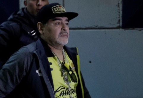 D. Maradonos linksmybės Meksikoje tęsiasi: po rungtynių į darbą paleido kumščius