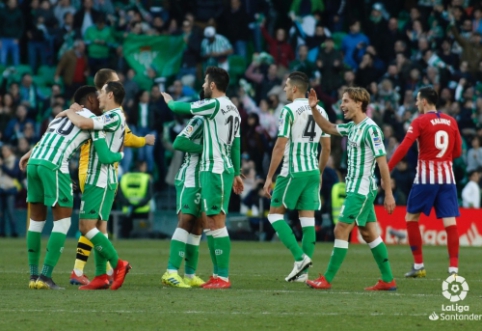 "Barca" gali atsikvėpti: "Real Betis" nutraukė "Atletico" nepralaimėtų rungtynių seriją