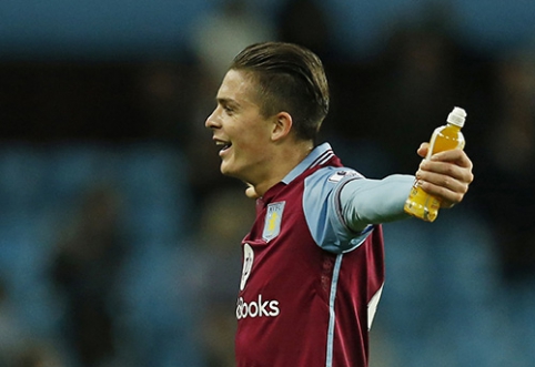 Rungtynių metu sirgalius užpuolė "Aston Villa" saugą