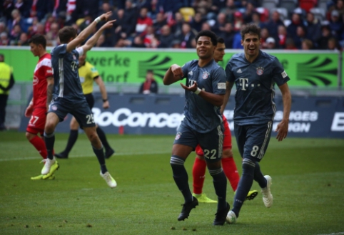 "Bundesliga": "Bayern" sugrįžo į pirmąją vietą, "Eintracht" netikėtai suklupo prieš "Augsburg"