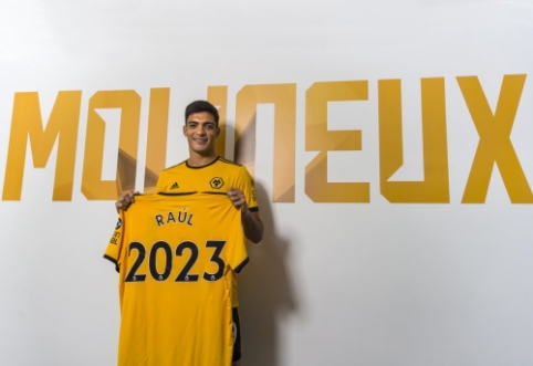 Oficialu: "Wolves" už 30 mln. svarų įsigijo R. Jimenezą