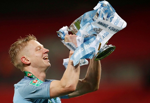 Oficialu: O.Zinchenko pratęsė kontraktą su "Man City"