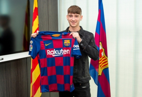 "Barcelona" įsigijo Europoje medžiotą 16-metį anglą