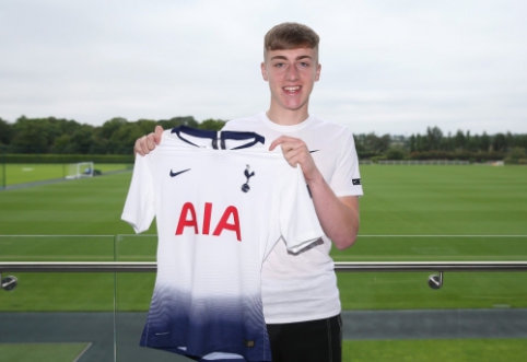 Oficialu: "Tottenham" ekipą papildė J. Clarke'as