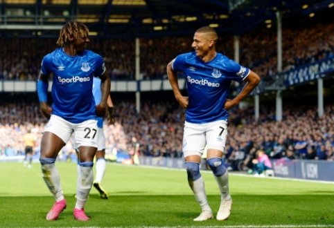 Richarlisono dublis atvedė "Everton" į pergalę prieš "Wolves"