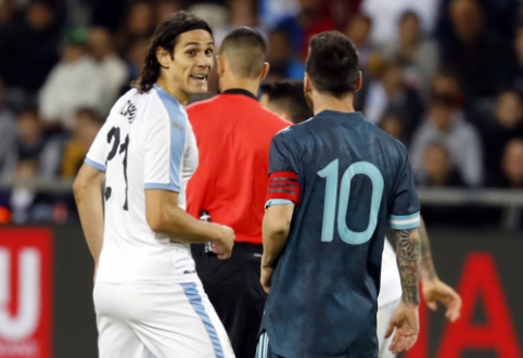 Pietų Amerikos futbolo aistros: E. Cavani pasiūlė L. Messi stoti į "vyrišką" kovą