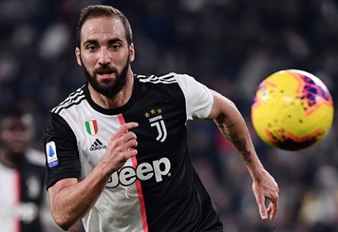 "Juventus" panoro pratęsti kontraktą su G.Higuainu