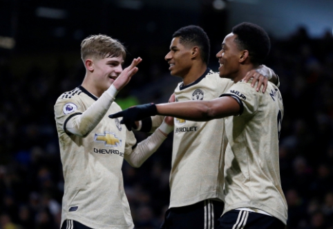 Puolėjų įvarčiai atvedė "Man Utd" į pergalę mače su "Burnley"