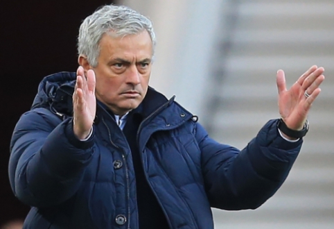 J. Mourinho po lygiųjų FA taurėje pažėrė kritikos turnyro organizatoriams