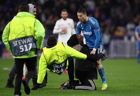 C.Ronaldo susierzino išvydęs savo faną aikštėje