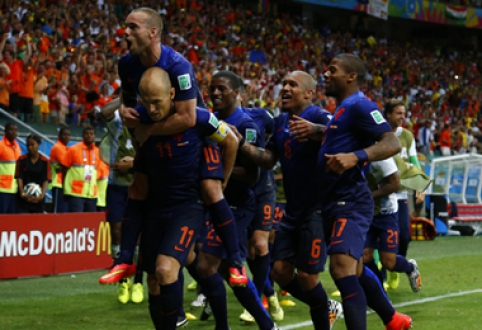 Fantastiškai žaidę olandai sumalė į miltus pasaulio čempionus, Čilė palaužė australus (VIDEO)