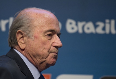 Europos futbolo lyderiai iš FIFA prezidento posto verčia S.Blatterį