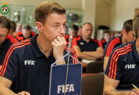 M. Čeliausko pratimai futbolininkams su elastine guma prieš treniruotę
