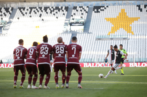 „Juventus“ ir toliau sėkmingai žygiuoja čempionų titulo link